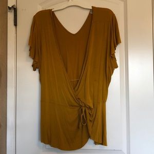 Lowcut mustard blouse